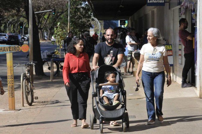 Laíza Reis (D) ficou internada por três dias após sofrer queda 