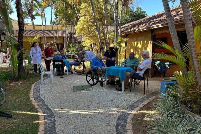 Há 40 anos, a Casa do Vovô, em Vicente Pires, oferece aos idosos cuidados que, muitas vezes, eles não têm em casa - (crédito: José Albuquerque) Há 40 anos, a Casa do Vovô, em Vicente Pires, oferece aos idosos cuidados que, muitas vezes, eles não têm em casa - (crédito: José Albuquerque)