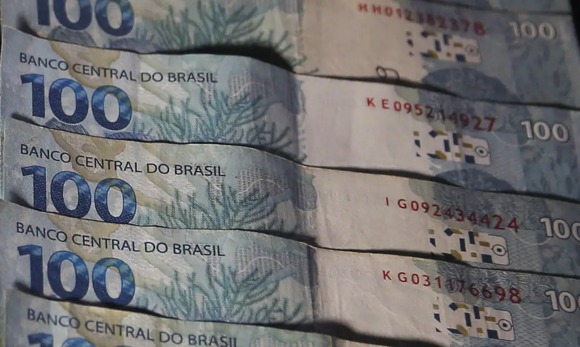 Orçamento de 2025 prevê salário mínimo de R$ 1.509 -  (crédito: EBC)