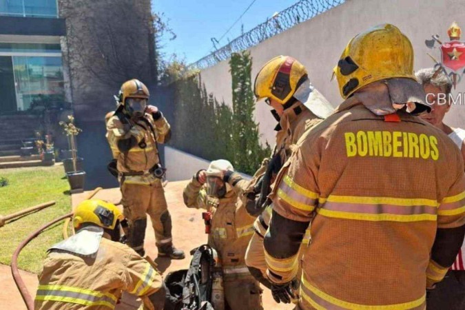 Incêndio foi controlado em minutos pelo bombeiros -  (crédito: CBMDF/Divulgação)