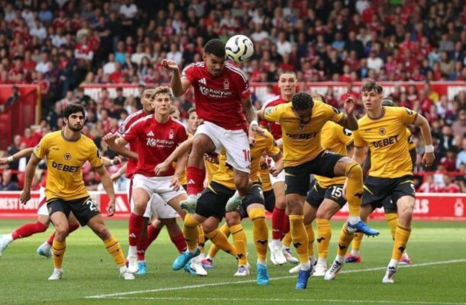 Nottingham e Wolves se enfrentam no City Ground -  (crédito: Foto: David Rogers AFP via /Getty Images)