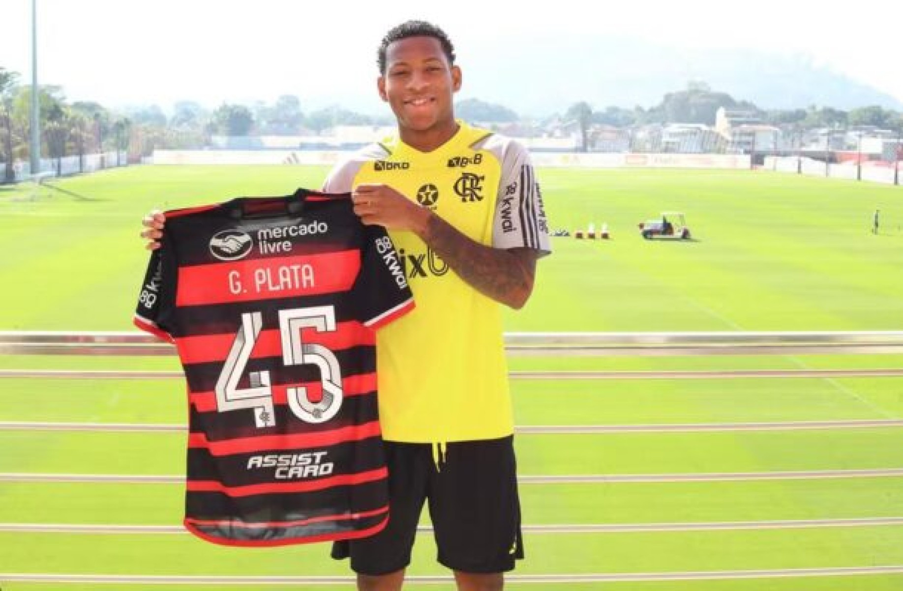 Plata e Alex Sandro vivem primeiro dia no Flamengo