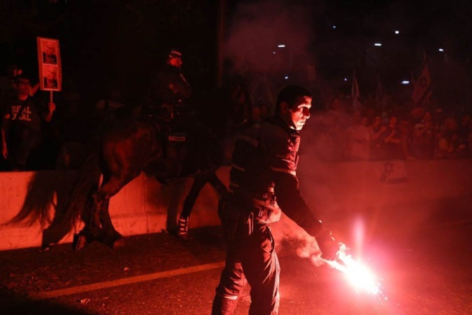 Forças de segurança intervêm nos protestos, aumentando a tensão       