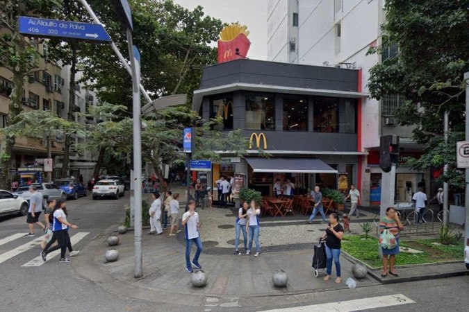 O McDonald's onde as duas mulheres moravam -  (crédito: Google Street View)