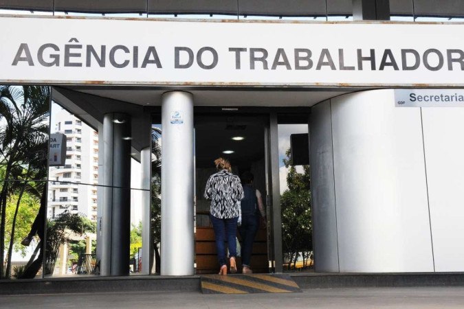 Para participar basta cadastrar o currículo no aplicativo Sine Fácil ou ir a uma das 14 agências do trabalhador -  (crédito:  PAULO H CARVALHO)