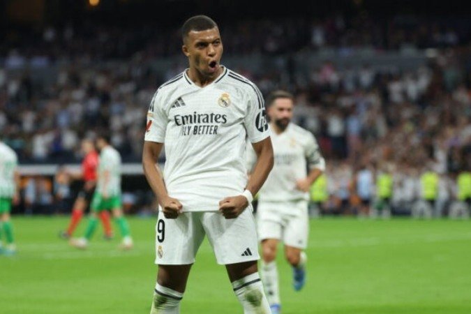 Mbappé celebra o segundo gol marcado na vitória sobre o Betis - (crédito: Foto: Thomas Coex/AFP via Getty Images) Mbappé celebra o segundo gol marcado na vitória sobre o Betis - (crédito: Foto: Thomas Coex/AFP via Getty Images)