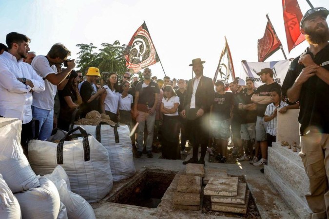 O colega refém israelense-americano Hersh Goldberg-Polin é enterrado no cemitério Givat Shaul em Jerusalém 