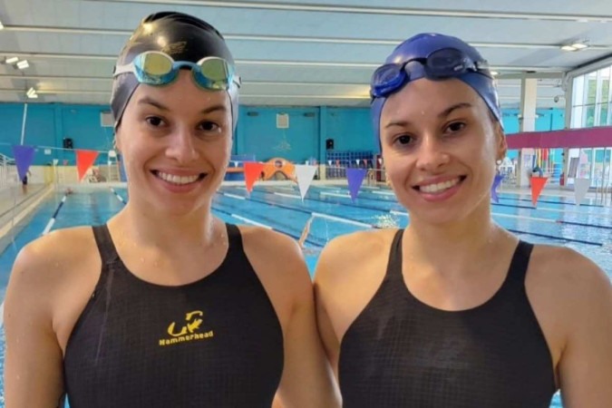 Irmãs gêmeas Débora e Beatriz Carneiro conquistam medalhas de prata e bronze nos Jogos Paralímpicos de Paris 2024 -  (crédito: Reprodução/Instagram @asgemeasdanatacao)