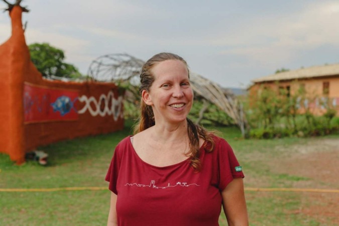 Isabel Belloni Schmidt é professora do departamento de Ecologia e coordenadora da frente de manejo integrado do fogo no projeto Rede Biota Cerrado da Universidade de Brasília (UnB)  -  (crédito: Luana Santa Brígida/Rede de Sementes do Cerrado (RSC))