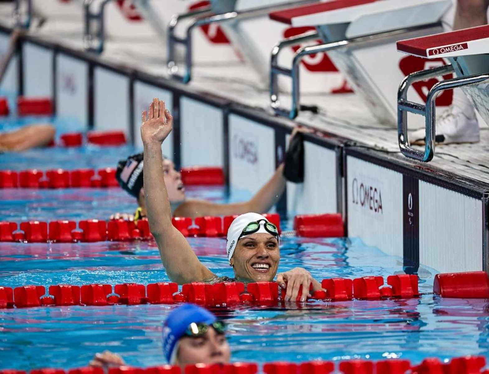 Paralimpíada de Paris: Carol Santiago é ouro nos 50m livres da natação