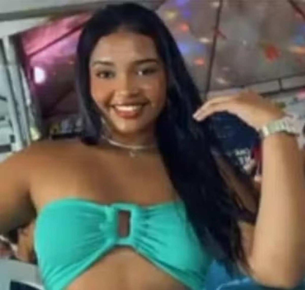 Menina de 13 anos é seguida e morta com tiro na cabeça 