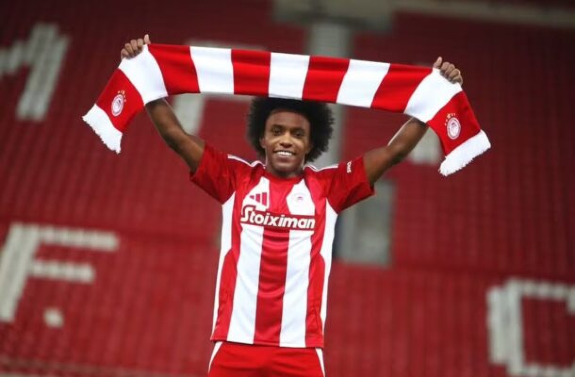 Olympiacos anuncia contratação de Willian