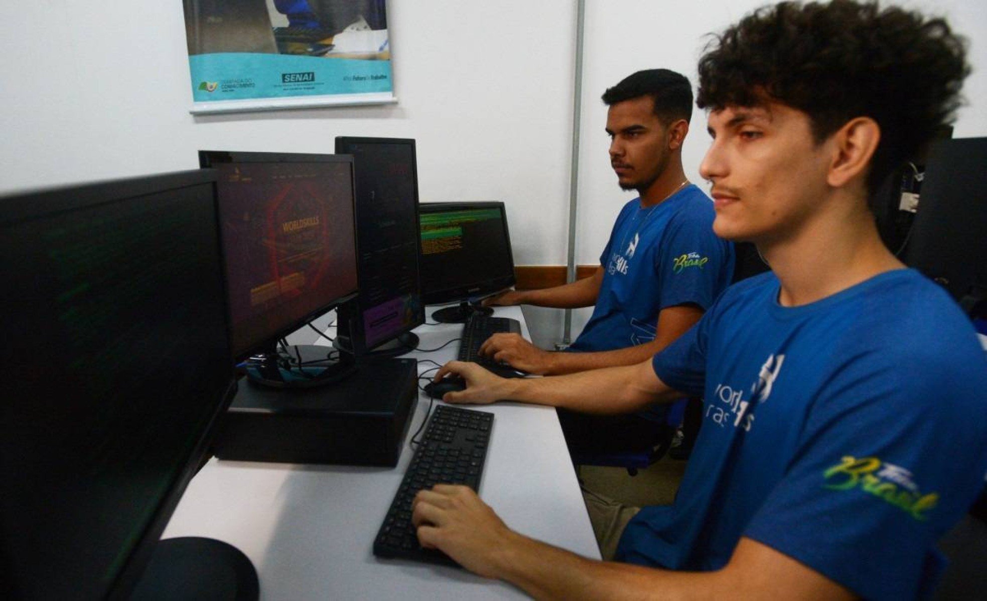  03/09/2024 Credito: Ed Alves/CB/DA.Press. Cidades. Quatro Estudantes do Senai na WorldSkills. Na foto, Samuel Augusto Marins Batos e Thaylon Roberto Muniz (Moreno)