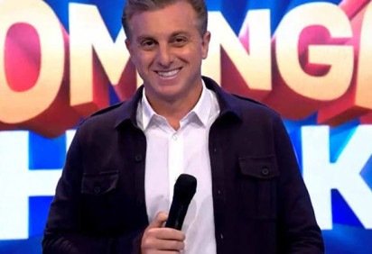 Um dos maiores apresentadores do Brasil, Luciano Huck completa 53 anos no dia 3 de setembro. Atualmente, ele comanda o Domingão com Huck. -  (crédito: Reprodução de TV / Globo)