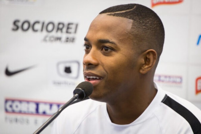 Robinho está preso desde março deste ano após ser condenado por estupro coletivo -  (crédito: Foto: Ricardo Saibun/Santos FC)