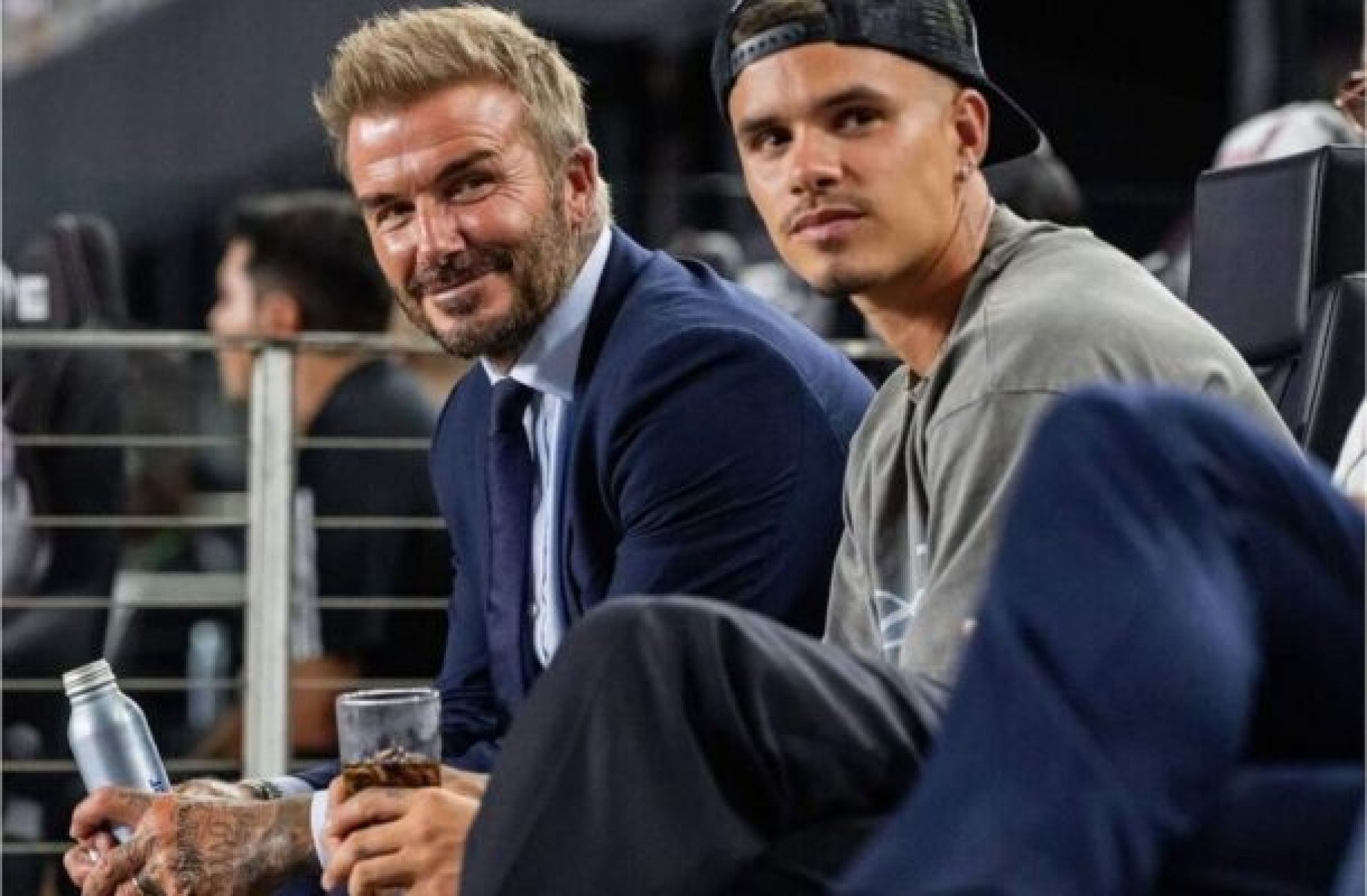 Filho de David Beckham abandona futebol para focar em nova carreira