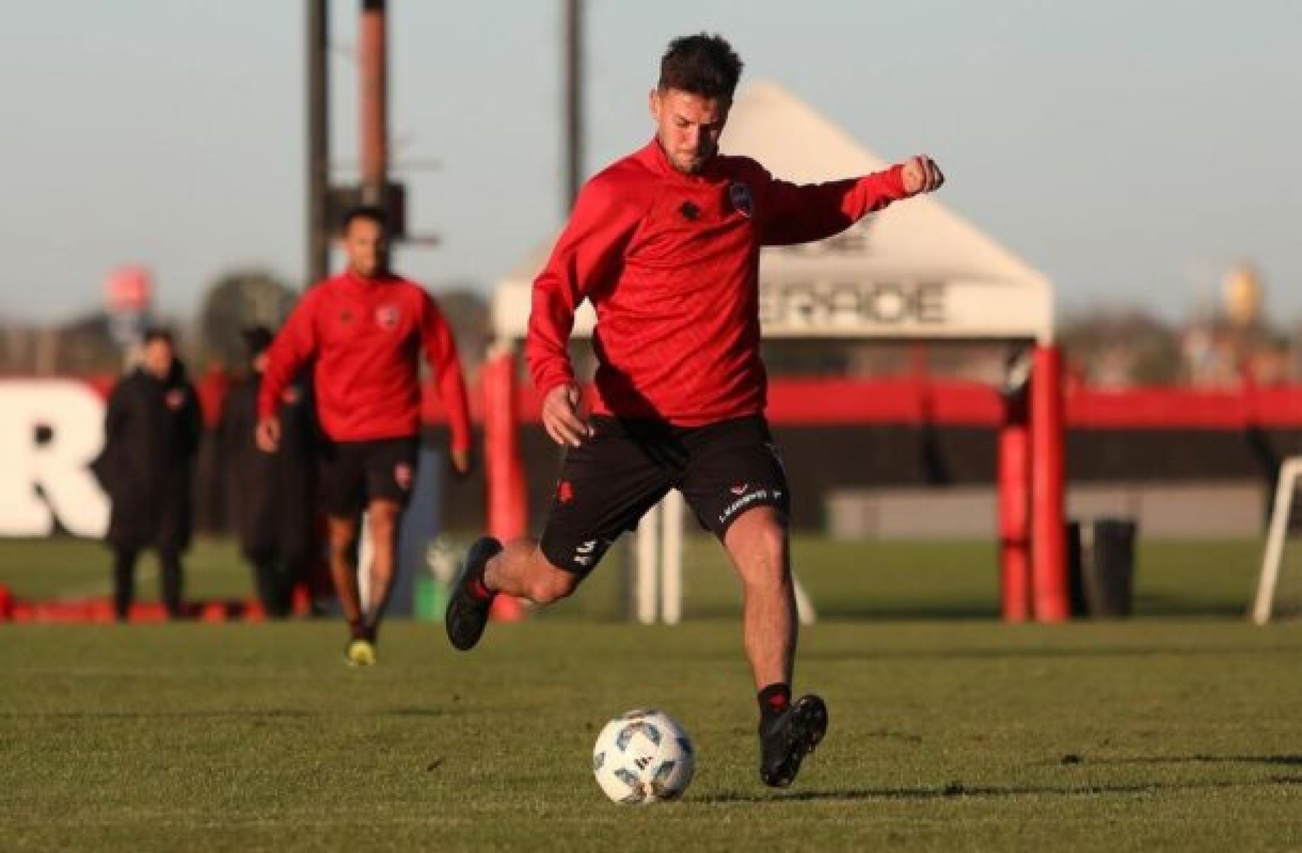 Vasco não finaliza contratação de Ian Glavinovich por demora em documentação