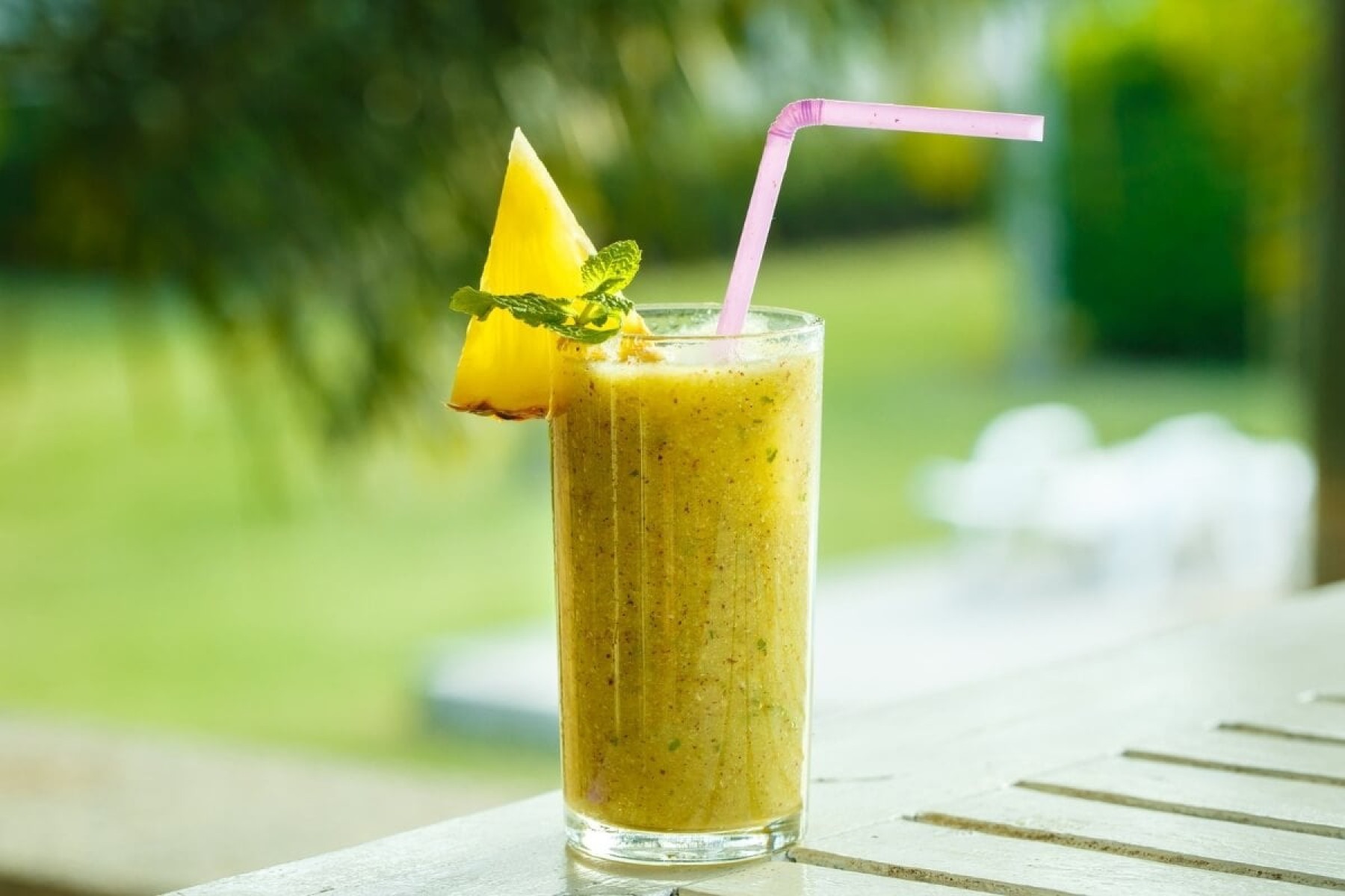 Suco de abacaxi com hortelã (Imagem: Boiarkina Marina | Shutterstock) -  (crédito: EdiCase)