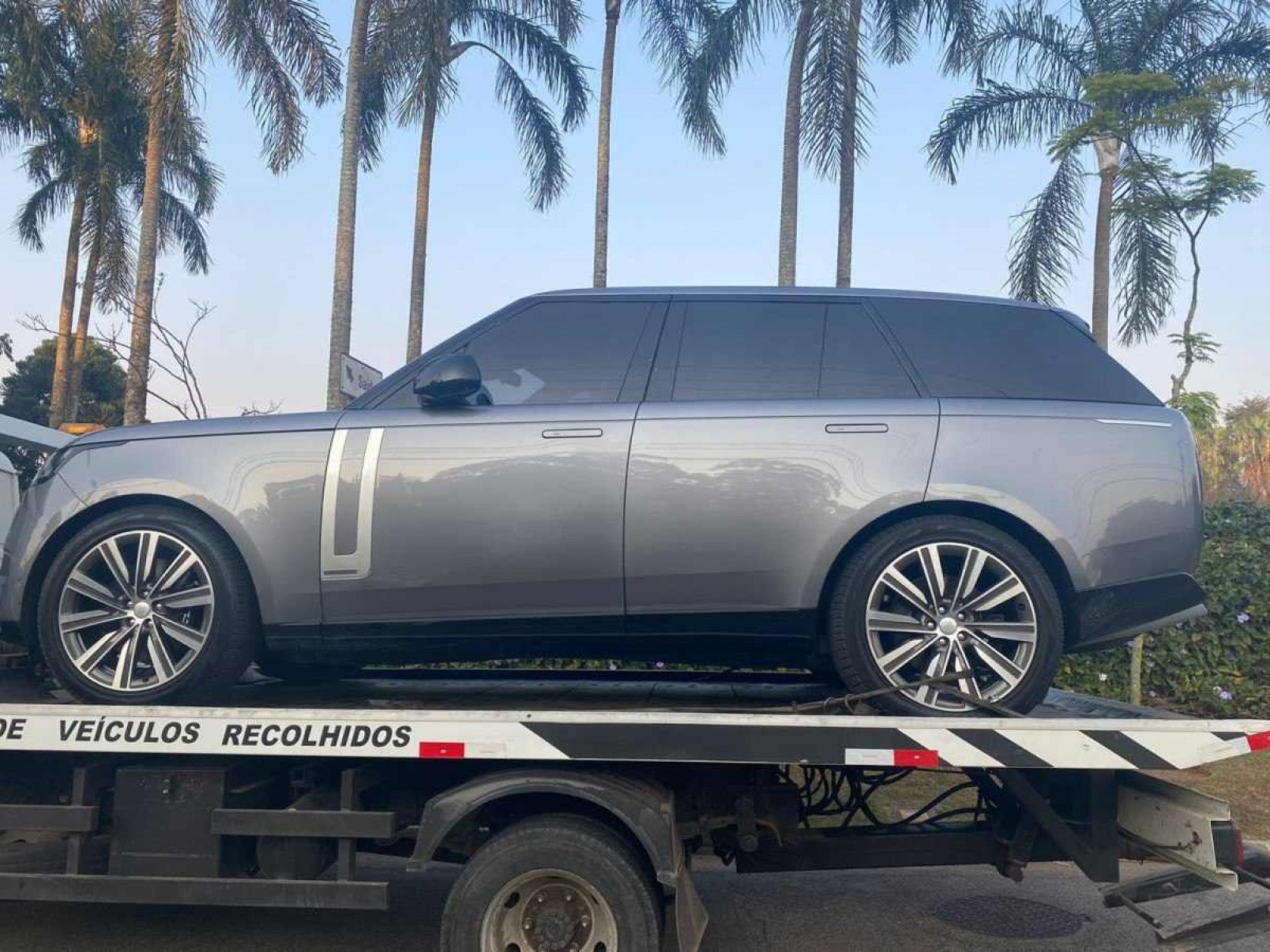 Policiais de São Paulo apreenderam um carro de luxo, avião e dinheiro durante a aperação Integration, deflagrada em conjunto com as forças policiais de Pernambuco, Paraná, Paraíba e Goiás 