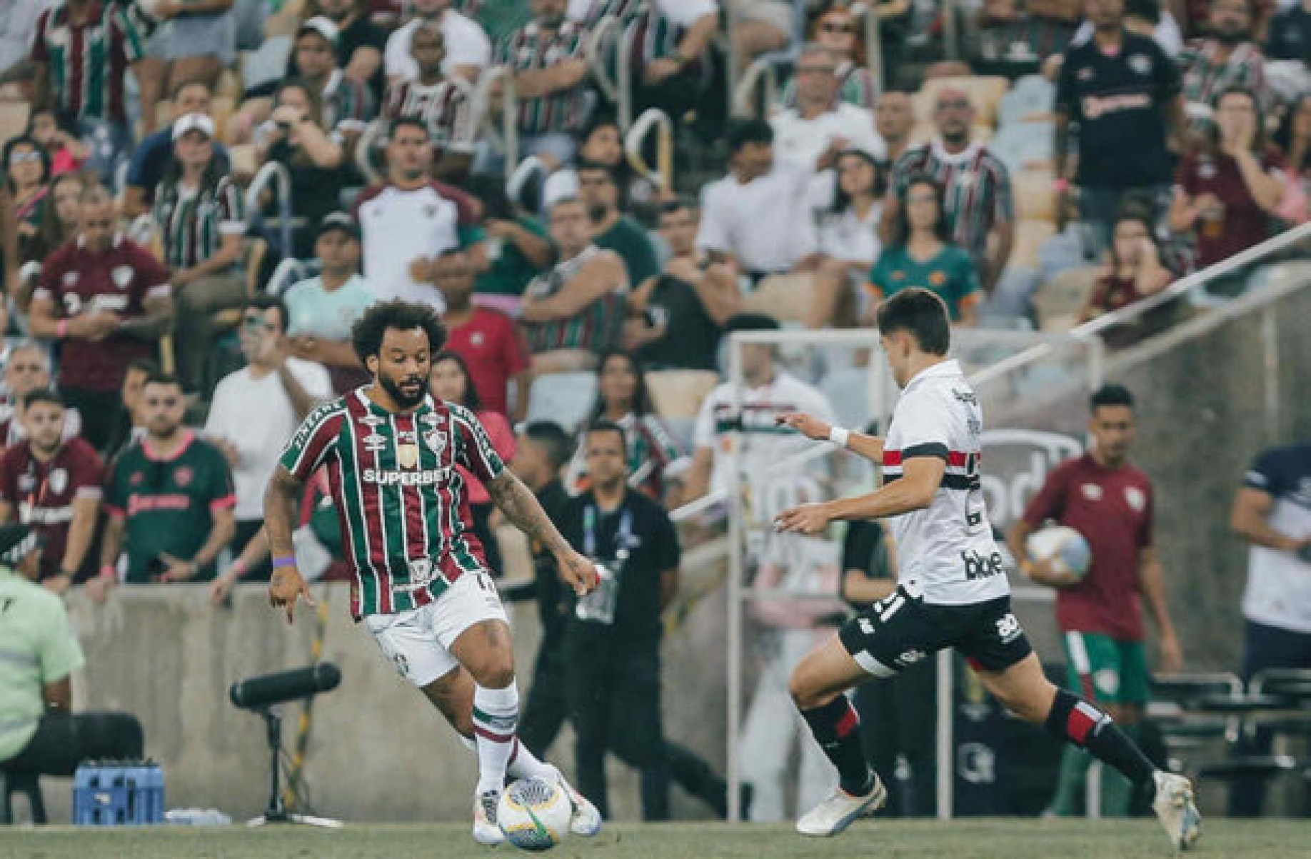 Marcelo em ação com a camisa do Fluminense no Maracanã -  (crédito: - Foto: Lucas Merçon/Fluminense)