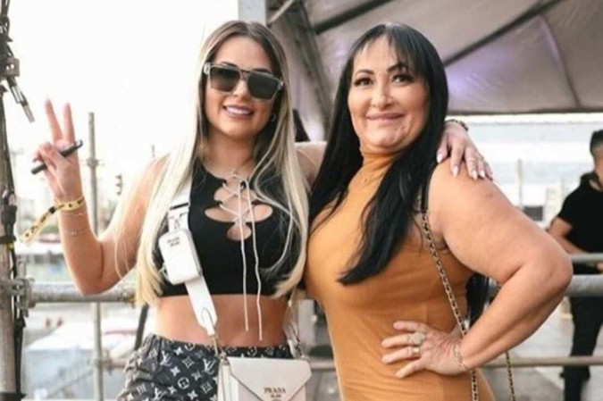 Solange Bezerra e Deolane Bezerra foram presas em operação da Polícia Civil de Pernambuco que investiga lavagem de dinheiro e jogos ilegais -  (crédito: Reprodução/Instagram/@dra.deolanebezerra)