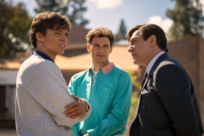  Monsters: The Lyle And Erik Menendez Story. (L to R) Nicholas Chavez as Lyle Menendez, Cooper Koch as Erik Menendez, Javier Bardem as Jose Menendez in episode 206 of Monsters: The Lyle And Erik Menendez Story. Cr. Miles Crist/Netflix &Acirc;&copy; 2024
      