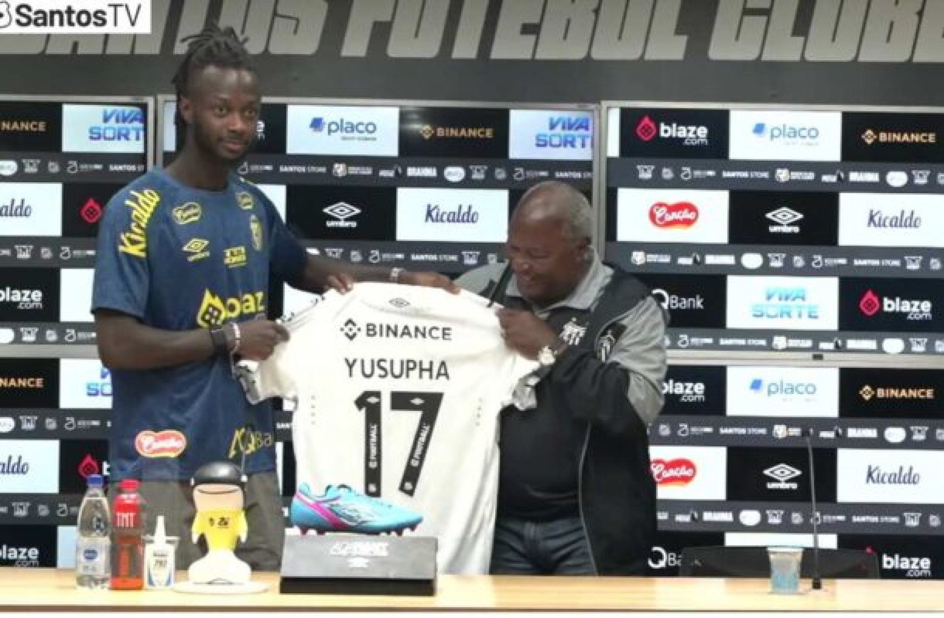 Yusupha se apresenta à torcida e enumera características