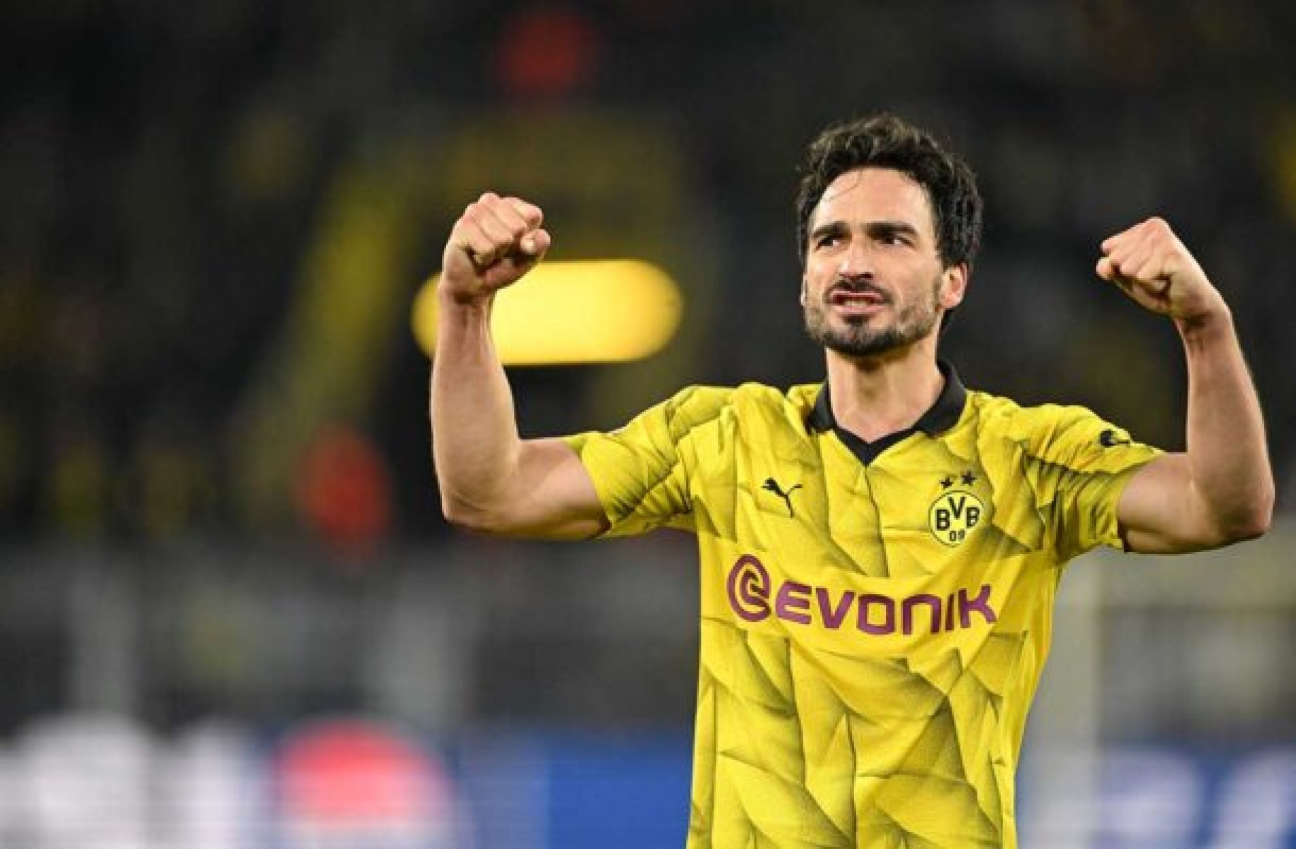  Dortmund's German defender #15 Mats Hummels celebrates after winning the UEFA Champions League quarter-final second leg football match between Borussia Dortmund and Atletico Madrid in Dortmund, western Germany on April 16, 2024. (Photo by INA FASSBENDER / AFP) (Photo by INA FASSBENDER/AFP via Getty Images)
     -  (crédito:  AFP via Getty Images)