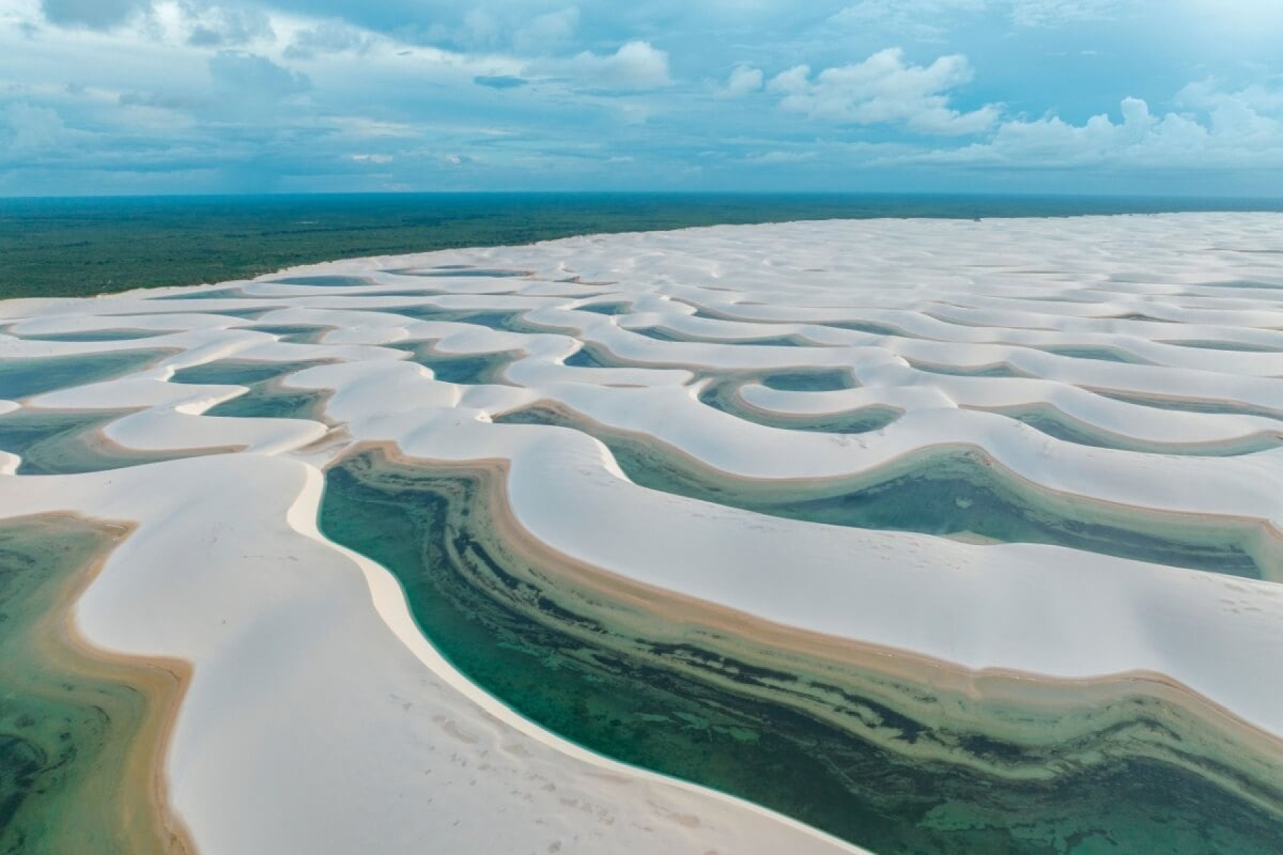 Barreirinhas é a principal via de acesso aos impressionantes Lençóis Maranhenses (Imagem: Naeblys | Shutterstock) -  (crédito: Edicase)