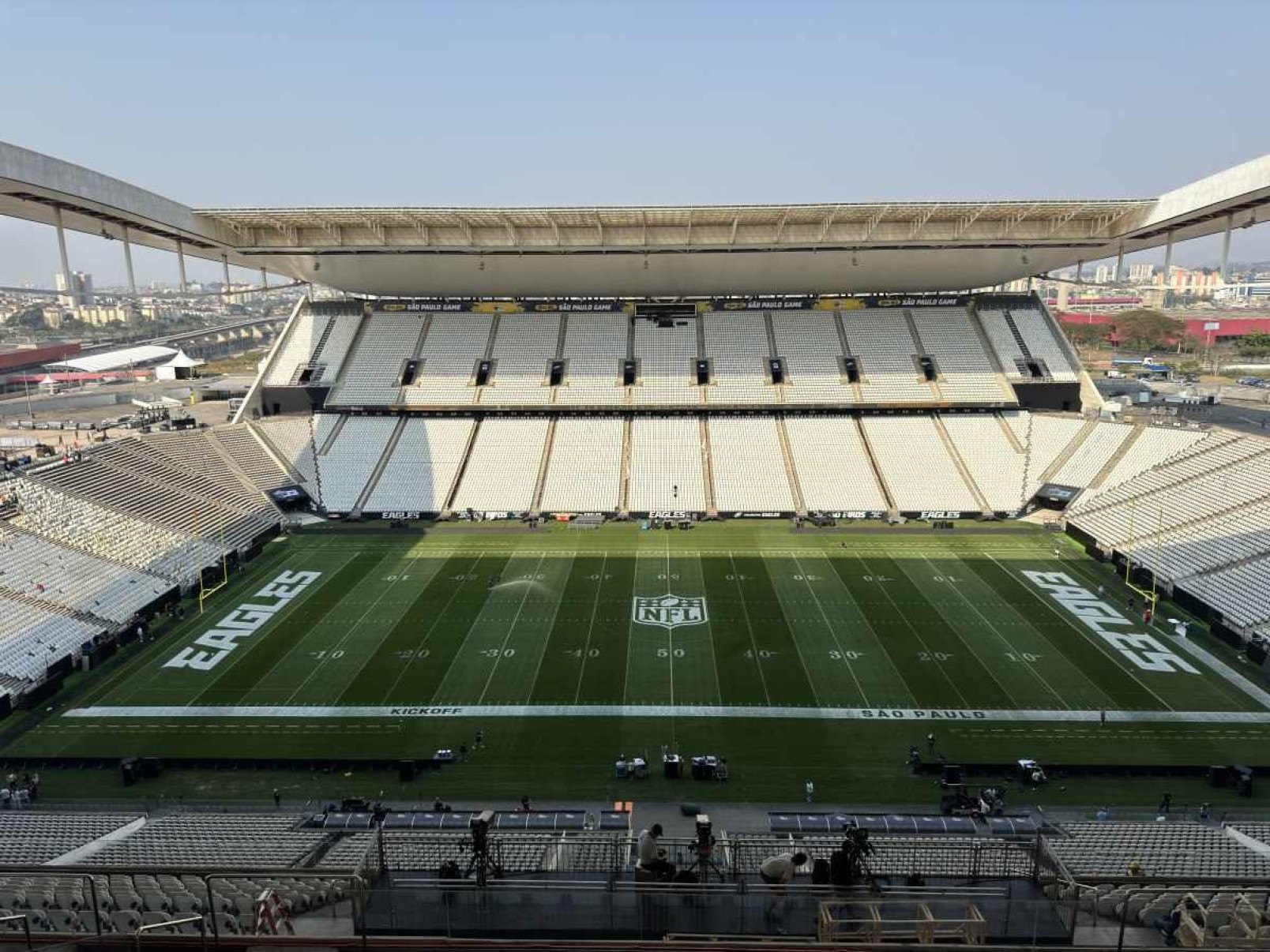 Futebol americano à brasileira: com escala em São Paulo, NFL abre temporada