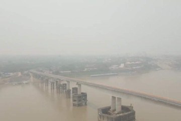 Ponte na BR319, sobre o rio Madeira, em Porto Velho. Cidade foi tomada pela fumaça das queimadas no mês de agosto e setembro de 2024  -  (crédito: Material cedido ao Correio por Leandro Marques)