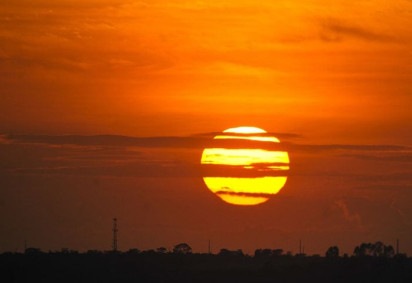 A seca histórica que atinge o Brasil está causando problemas em diversas partes do país.  Setembro - último mês do inverno - começou com uma onda de calor forte que, além de elevar as temperaturas,  reduziu bastante a umidade.  -  (crédito: Marcello Casal jr/ABr)