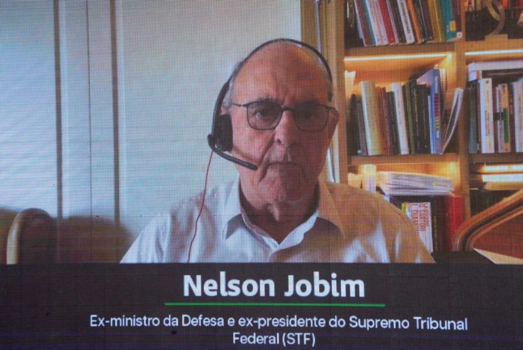 Nelson Jobim diz que Judiciário deve se conter na resolução de conflitos