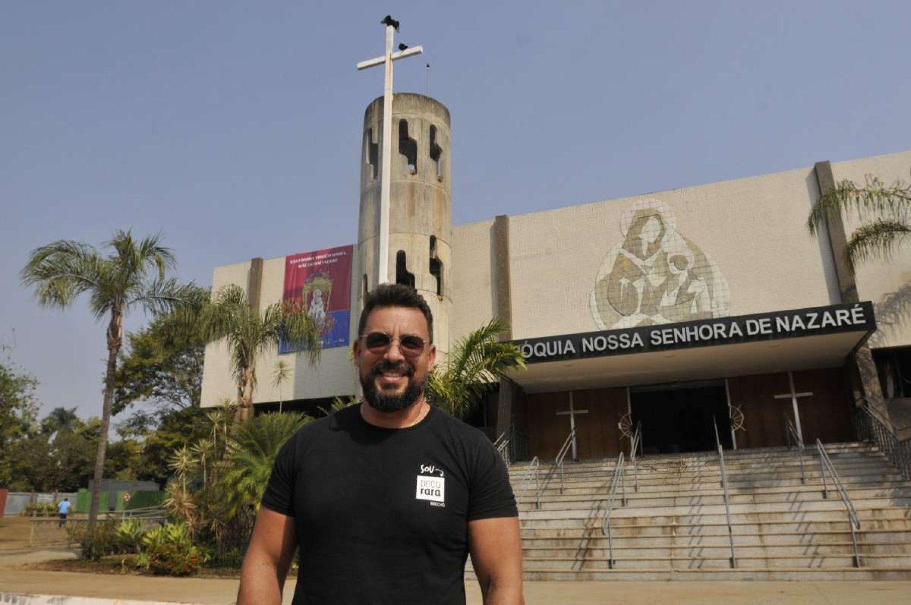 Carlos Eduardo comenta que a festa é cheia de crenças baseadas em Nossa Senhora de Nazaré.