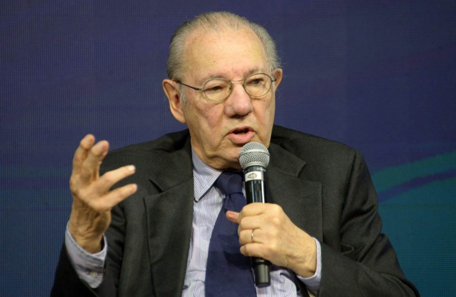 Brasil sofre insegurança jurídica internacional, aponta embaixador Barbosa