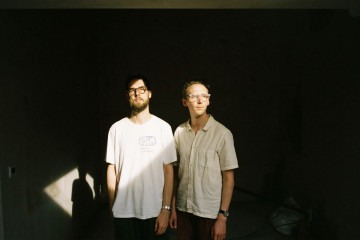 O duo britânico de música eletrônica Honne -  (crédito: Divulgação)