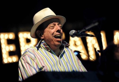 Sérgio Mendes é o artista brasileiro que mais emplacou hits na parada musical dos Estados Unidos -  (crédito: Robyn Beck / AFP)