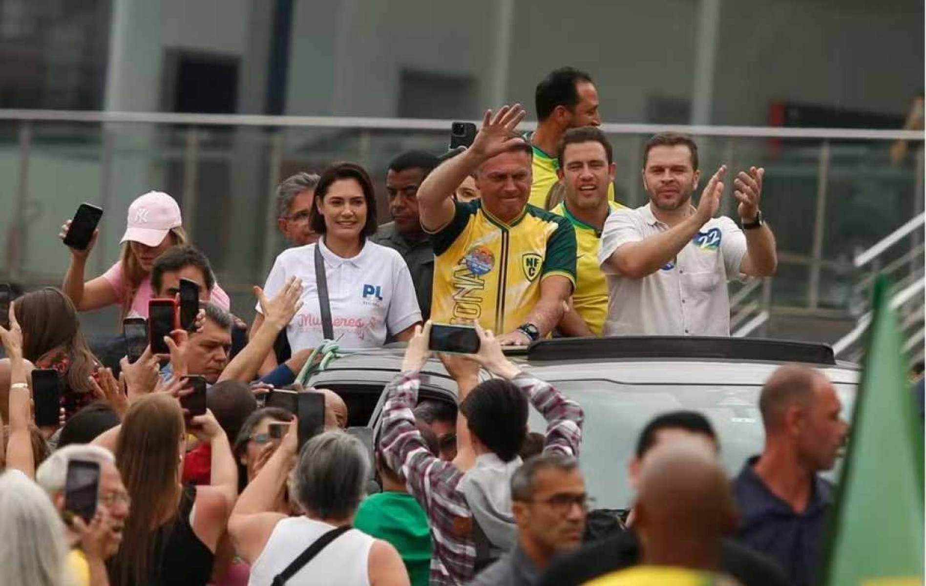 Bolsonaro passa mal e é levado a hospital em São Paulo