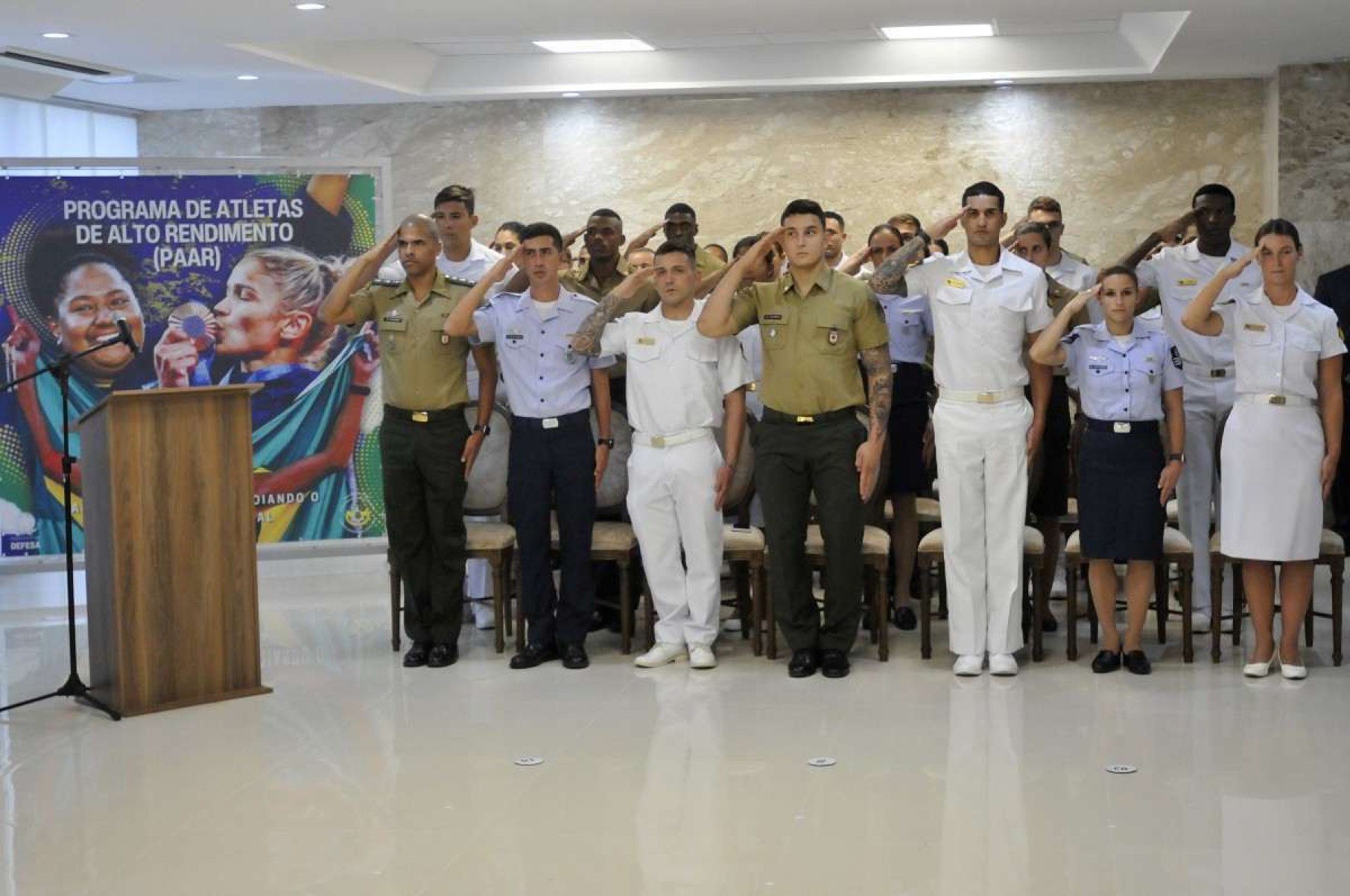 Medalhistas olímpicos são homenageados em cerimônia no Ministério da Defesa