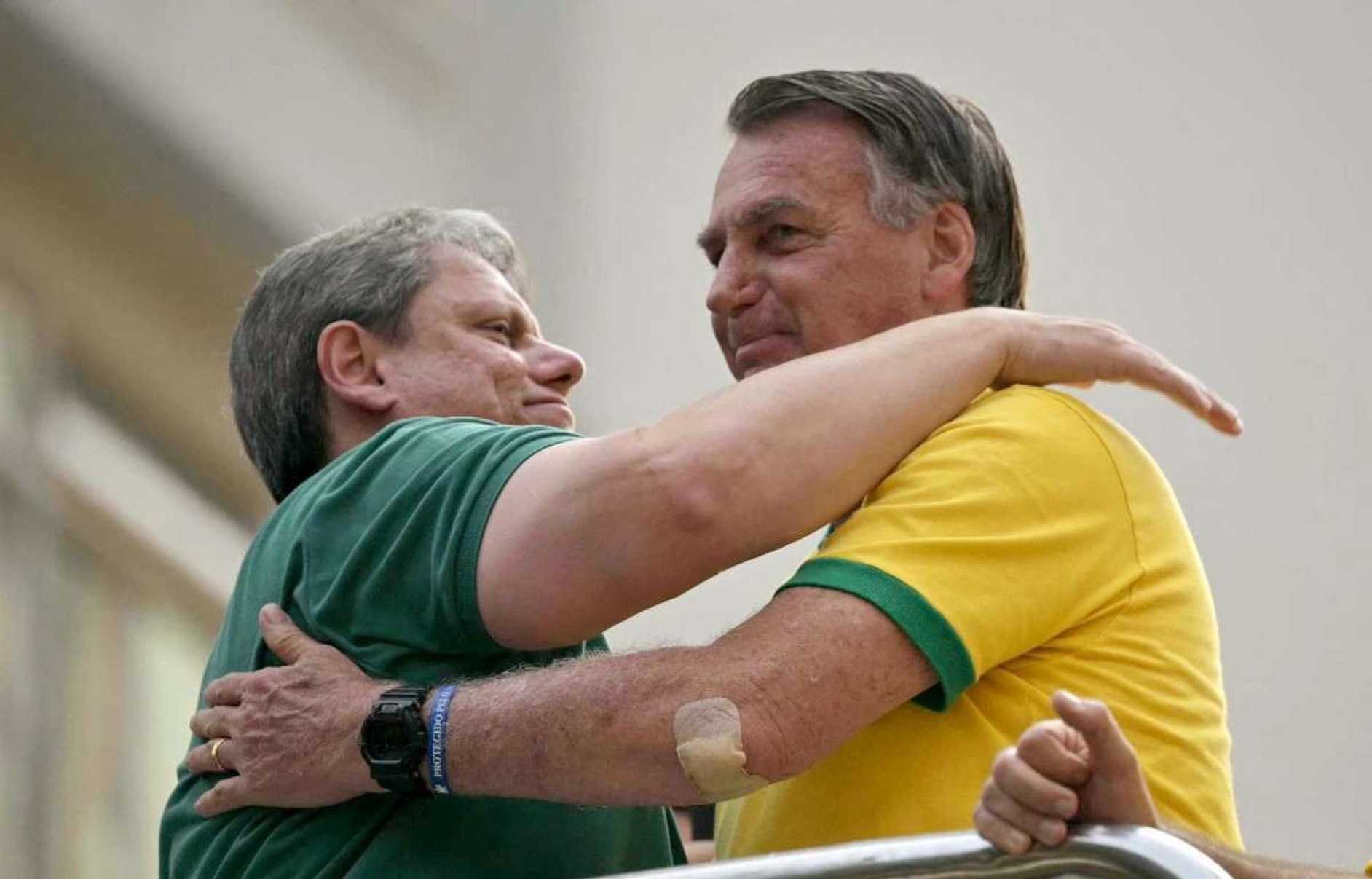 Tarcísio defende Bolsonaro após indiciamento da PF: 