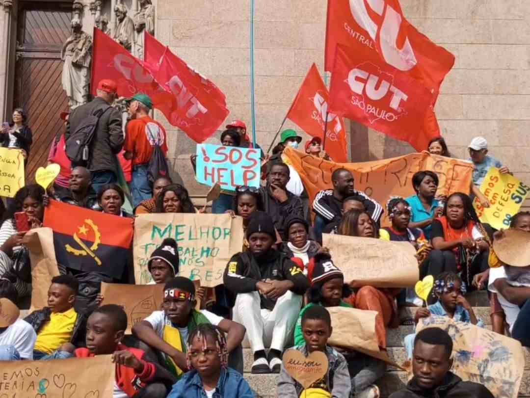 Na Praça da Sé, em São Paulo (SP), ativistas se reuniram para o Grito dos Excluídos com bandeiras diversas, incluindo o direito a moradia -  (crédito: Divulgação)