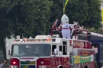 A imunização infantil e serviços públicos de saúde foram um dos temas do desfile -  (crédito: YouTube/Correio)