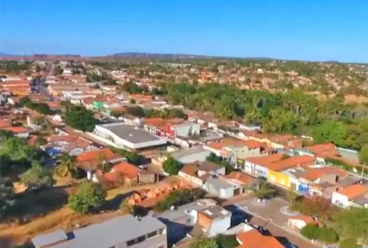 Uma  cidade do Piauí vem sofrendo com o processo de desertificação há décadas.  Gilbués fica na região sudoeste do estado e faz parte da microrregião de Bertolínia. É a principal cidade na zona brasileira de deserto .  -  (crédito:  Reprodução de vídeo PITV)