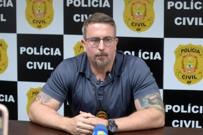  06/09/2024 Credito: Ed Alves/CB/DA.Press. Delegado aposentado do DF é assassinado em Vicente Pires. E o momento que o preso chaga na 38ªDP. Na foto, o Delegado Pablo Aguiar. 