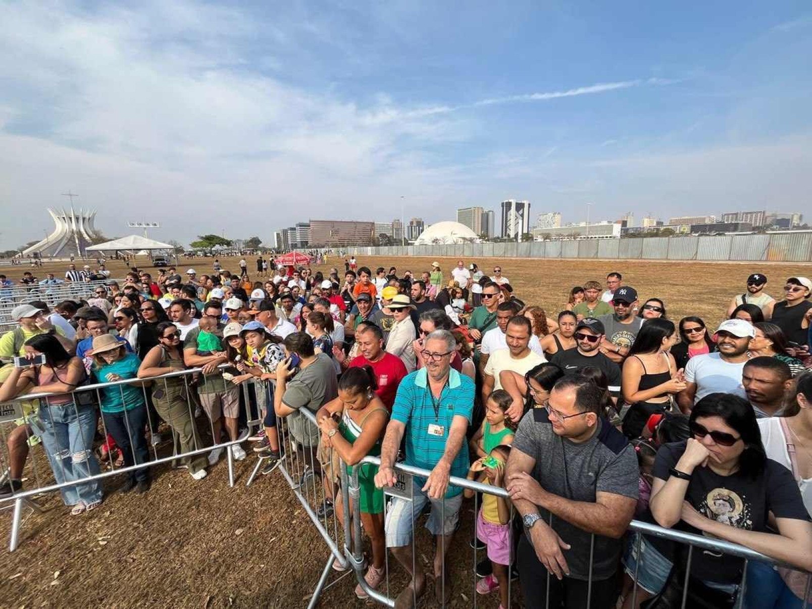 Confusões marcaram a entrada do público geral no desfile de 7 de setembro na Esplanada dos Ministérios