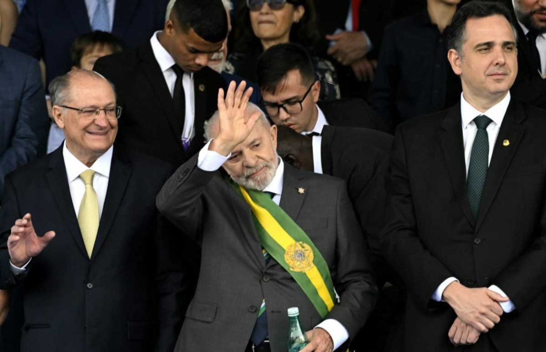 Lula ao lado do vice-presidente Alckimin e do presidente do Congresso, Rodrigo Pacheco