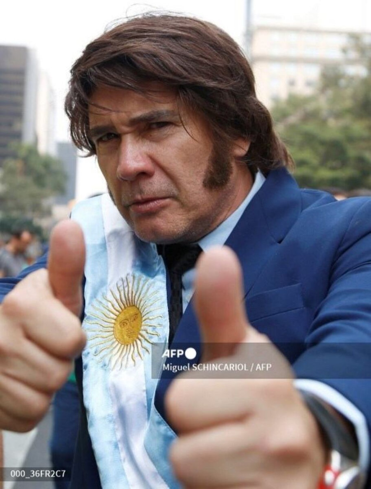     Um imitador do presidente argentino Javier Milei participa de um comício do Dia da Independência convocado por apoiadores do ex-presidente brasileiro Jair Bolsonaro (2019-2022) em São Paulo, Brasil, em 7 de setembro de 2024. (Foto de Miguel SCHINCARIOL / AFP)       