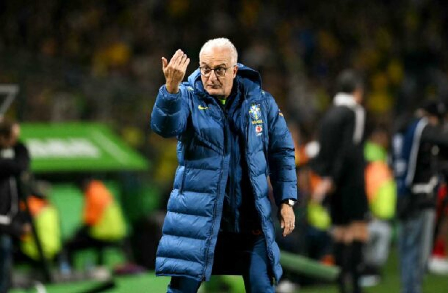  Brazil's head coach Dorival Junior gestures during the 2026 FIFA World Cup South American qualifiers football match between Brazil and Ecuador, at the Major Ant..nio Couto Pereira stadium in Curitiba, Brazil, on September 6, 2024. (Photo by Mauro PIMENTEL / AFP) (Photo by MAURO PIMENTEL/AFP via Getty Images)
     -  (crédito:  AFP via Getty Images)