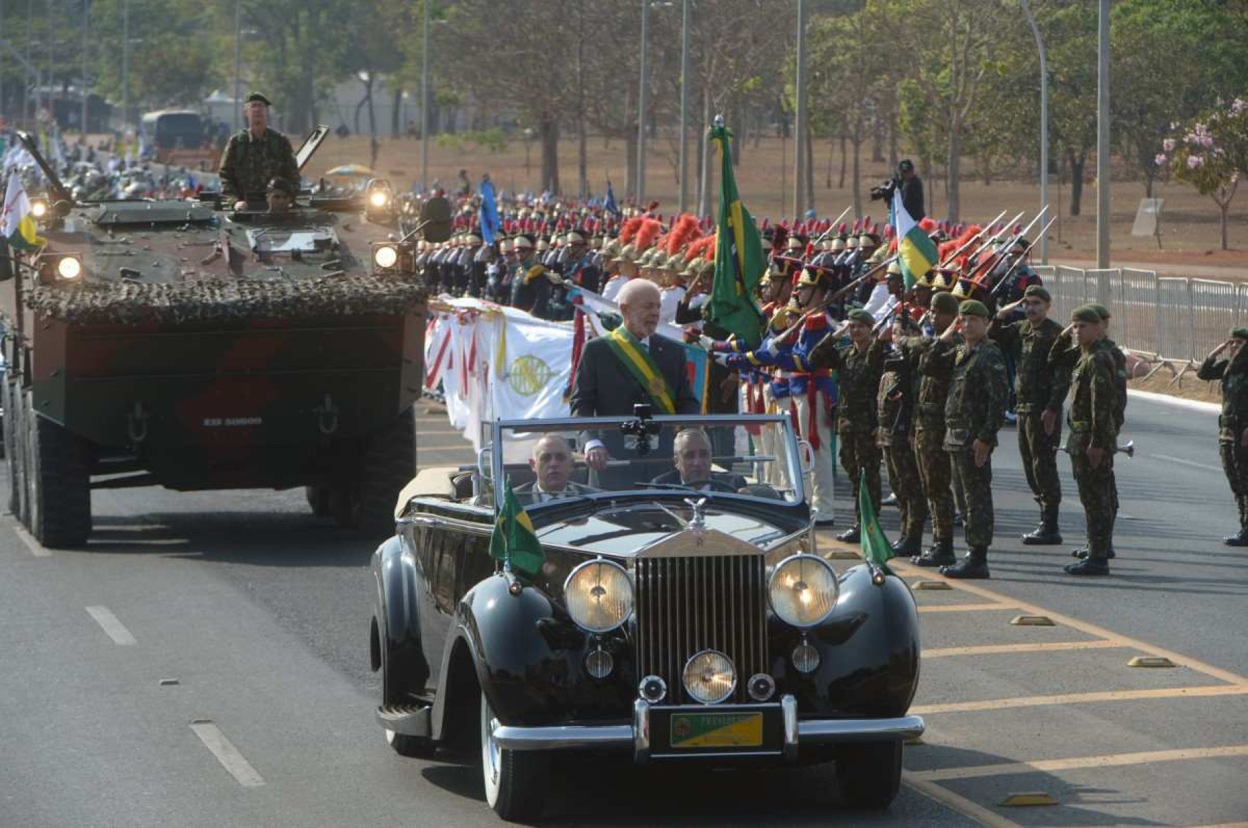 Além das celebrações habituais, o desfile cívico-militar foi organizado em três eixos