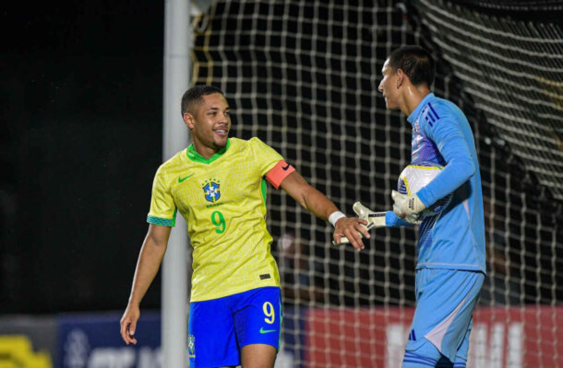 Sub-20: com briga e Vitor Roque em foco, Brasil vence o México em amistoso